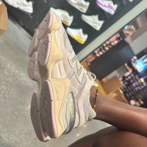 New Balance 9060 8.5